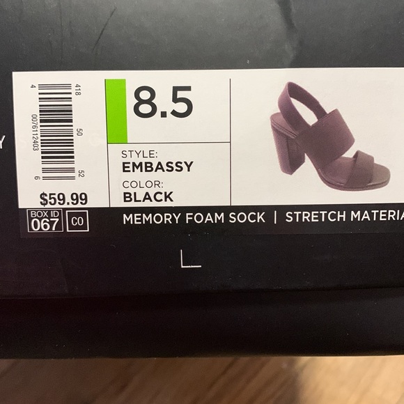 New in Box Simply Vera Vera Wang Black Chunky heels size 8.5 - Picture 3 of 3